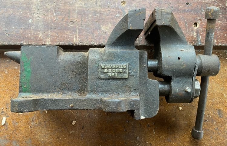 The old vice shown here started out as #1937 in 1897 but the number changed to #4672 in 1909 and remained so until the last appearance in 1938. It started as being available as numbers 1; 2 and 3 but by 1909 a larger series was for sale…… 00; 0; 1; 2; 3; 4; 5 and 6, but #6 was not shown in 1938. It was described as an ‘Eclipse‘ vice and was listed under ‘Amateurs’ Parallel Vices‘.