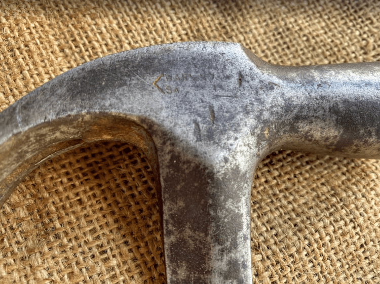 Classic Estwing Leather Handled Claw Hammer - Image 3