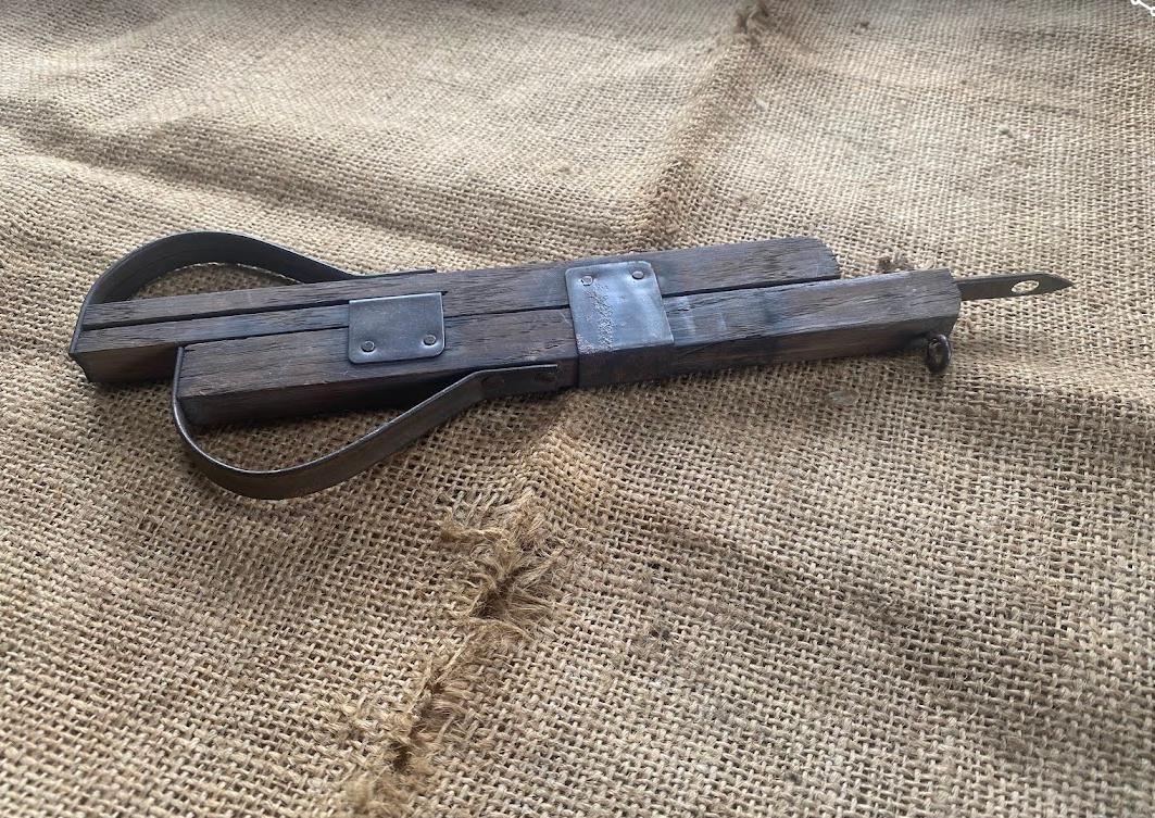Vintage Rug Hooking Tool - Image 3
